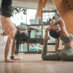 femme dans une posture de yoga