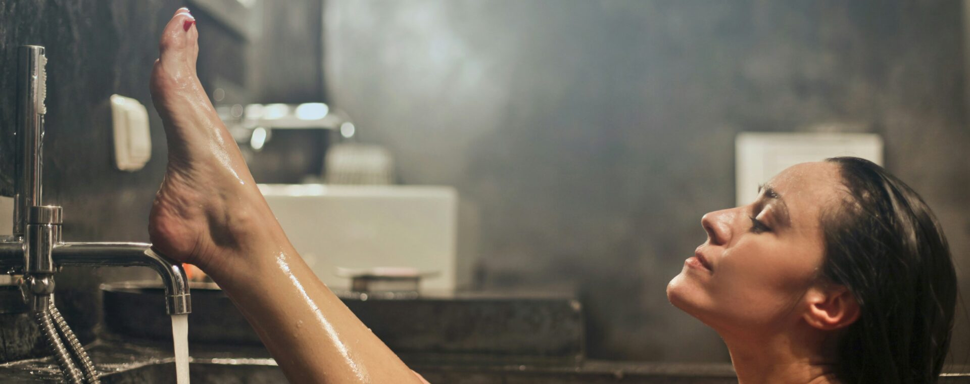 femme prenant un bain